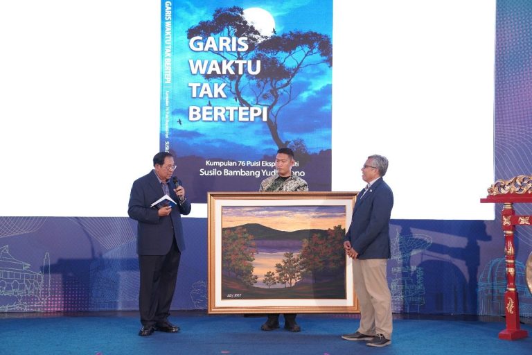 SBY Donasikan Lukisan kepada ITB untuk Kemajuan Pendidikan Tinggi di Adicitra Ganesha
