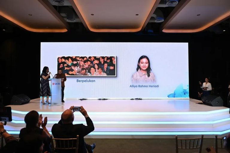 Melukis Relasi dan Diri, Mahasiswa Seni Rupa ITB Alliya Rahma Heriadi Raih Penghargaan Nasional UOB Painting of the Year ke-15