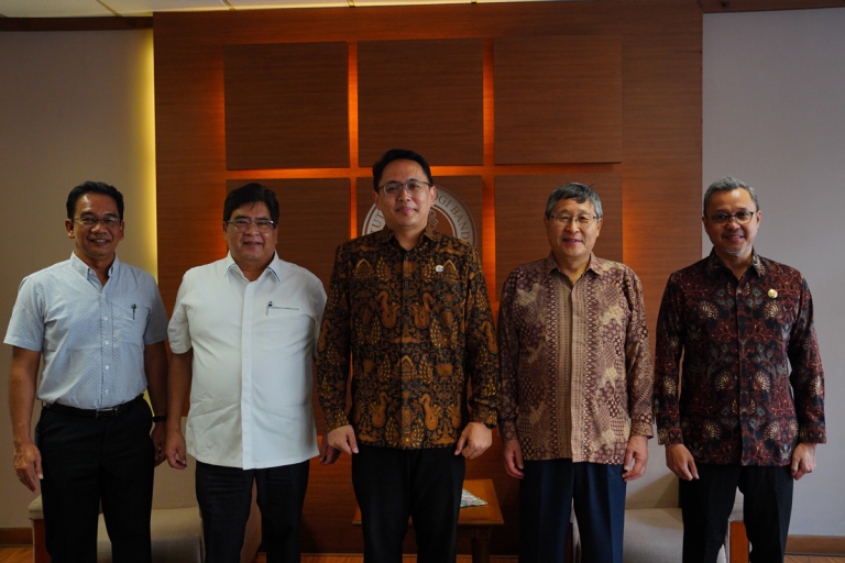 Kemdiktisaintek-ITB, NEDO, dan PT Toyota Motor Manufacturing Indonesia Jajaki Kerja Sama Strategis Indonesia–Jepang di Bidang Energi Bersih dan Teknologi Industri