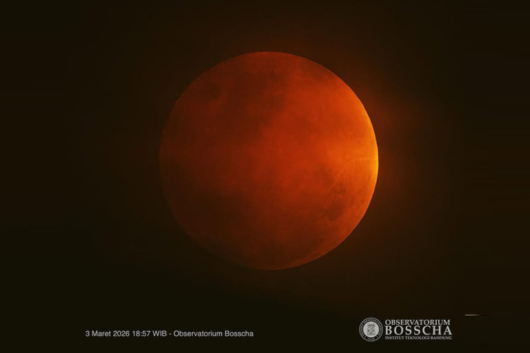 Melihat Gerhana Bulan Total Bersama Observatorium Bosscha ITB: Bahas Sains, Teknologi, hingga Cerita Rakyat