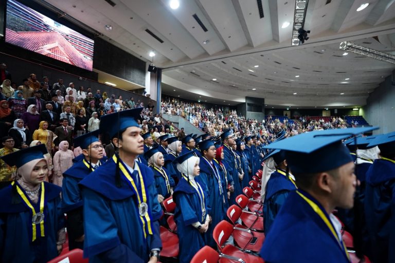 ITB Gelar Wisuda Kedua Tahun Akademik 2025/2026, Rektor Tekankan Pentingnya Inovasi, Karakter, dan Kolaborasi