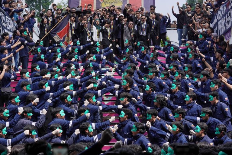 Parade Wisuda April ITB 2026: Meriah, Penuh Warna, dan Bawa Semangat Kebersamaan