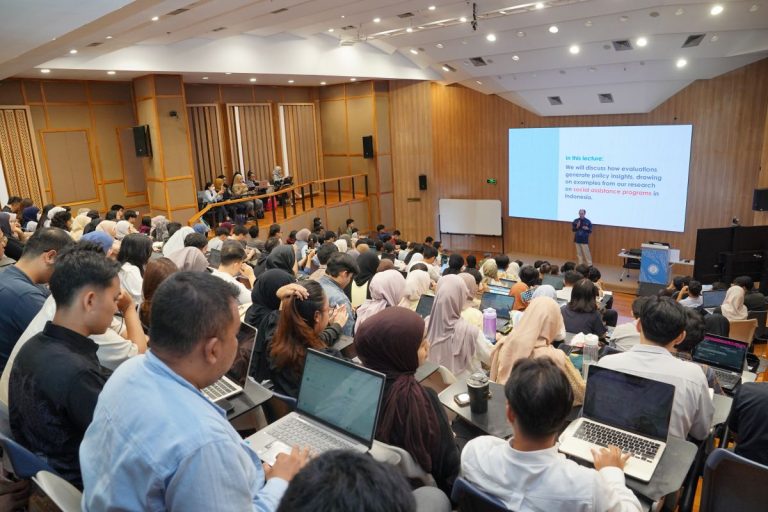 Prof. Ben Olken dari MIT Bahas Peran Riset untuk Kebijakan Publik yang Tepat Sasaran di Kuliah Umum SBM ITB