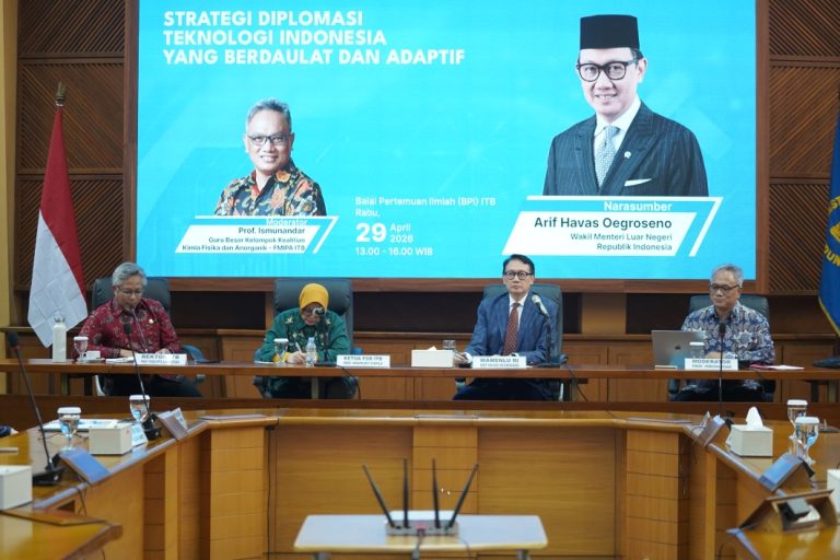 Wakil Menteri Luar Negeri RI Bahas Diplomasi Sains dan Teknologi dalam FGD FGB ITB