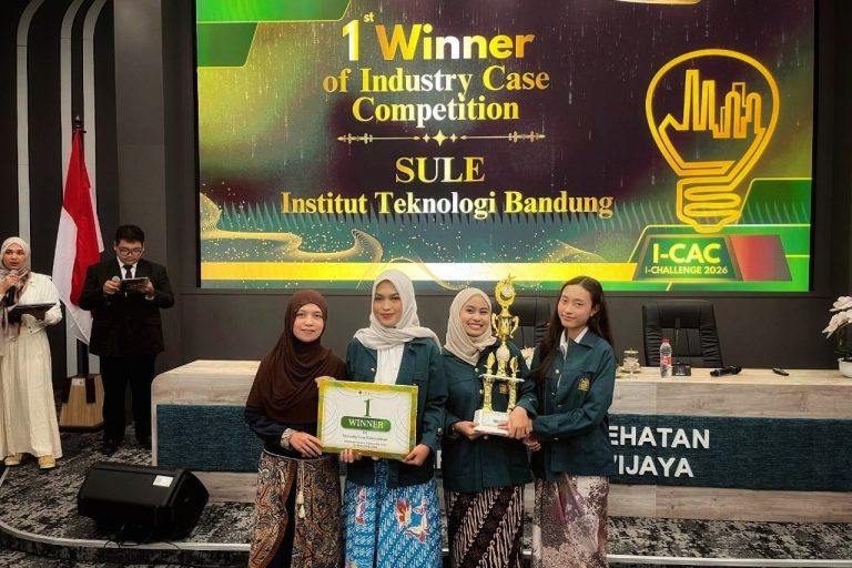 Inovasi Tiga Mahasiswa ITB: Ubah Limbah Batubara Jadi Material Baterai Ramah Lingkungan, Raih Juara 1 Kompetisi Nasional