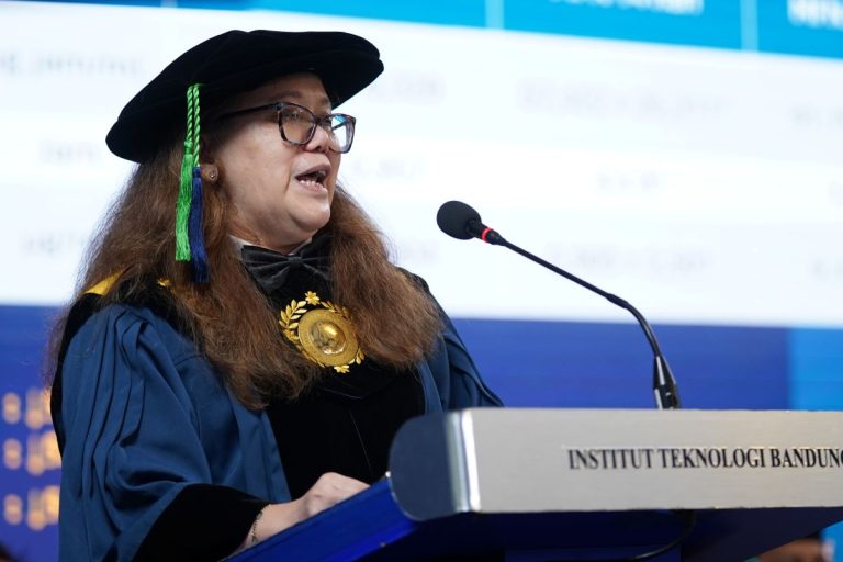 Orasi Ilmiah Prof. Lucy Dewi Nurhajati Sasongko: Aplikasi Farmakokinetika dalam Bidang Klinis dan Sains Farmasi
