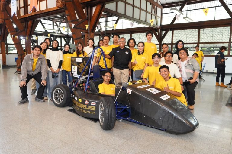 CRT-02 Cerberus Racing Team ITB: Pengembangan Mobil Formula Student Berbasis Efisiensi, Adaptasi Regulasi, dan Inovasi Mahasiswa