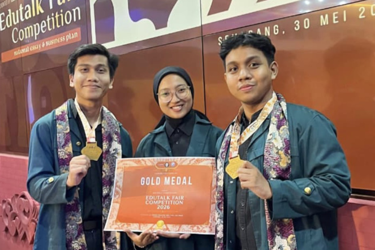 Berangkat dari Isu Limbah Tekstil, Tim SITH ITB Raih Medali Emas di National Essay EFC 2026