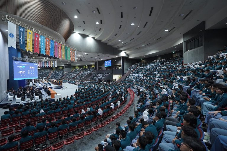 ITB Terima 8.945 Mahasiswa Baru, Rektor Jadilah Generasi yang Bermanfaat Bagi Zaman